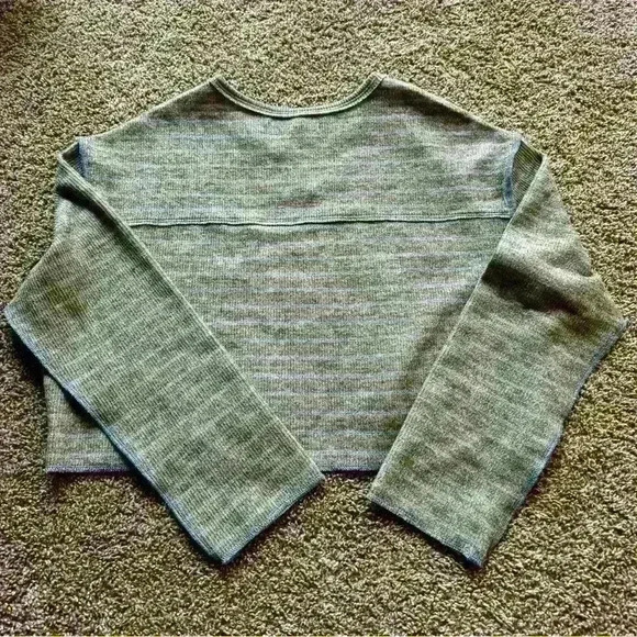 NWT Urban Outfitters Keyhole Neck Striped Cropped Boxy Sweater Size Small - Picture 4 of 4